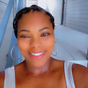 Meet your Posher, Nia